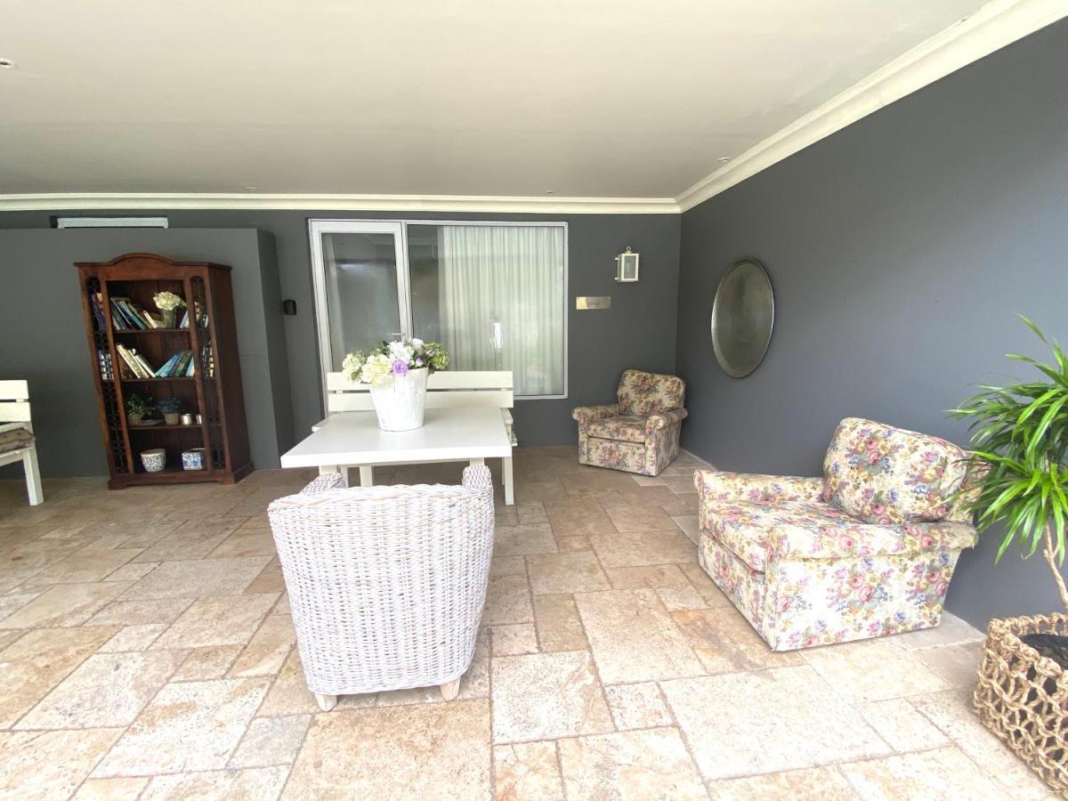 Hotel 182 Old Transkei Road à East London Extérieur photo